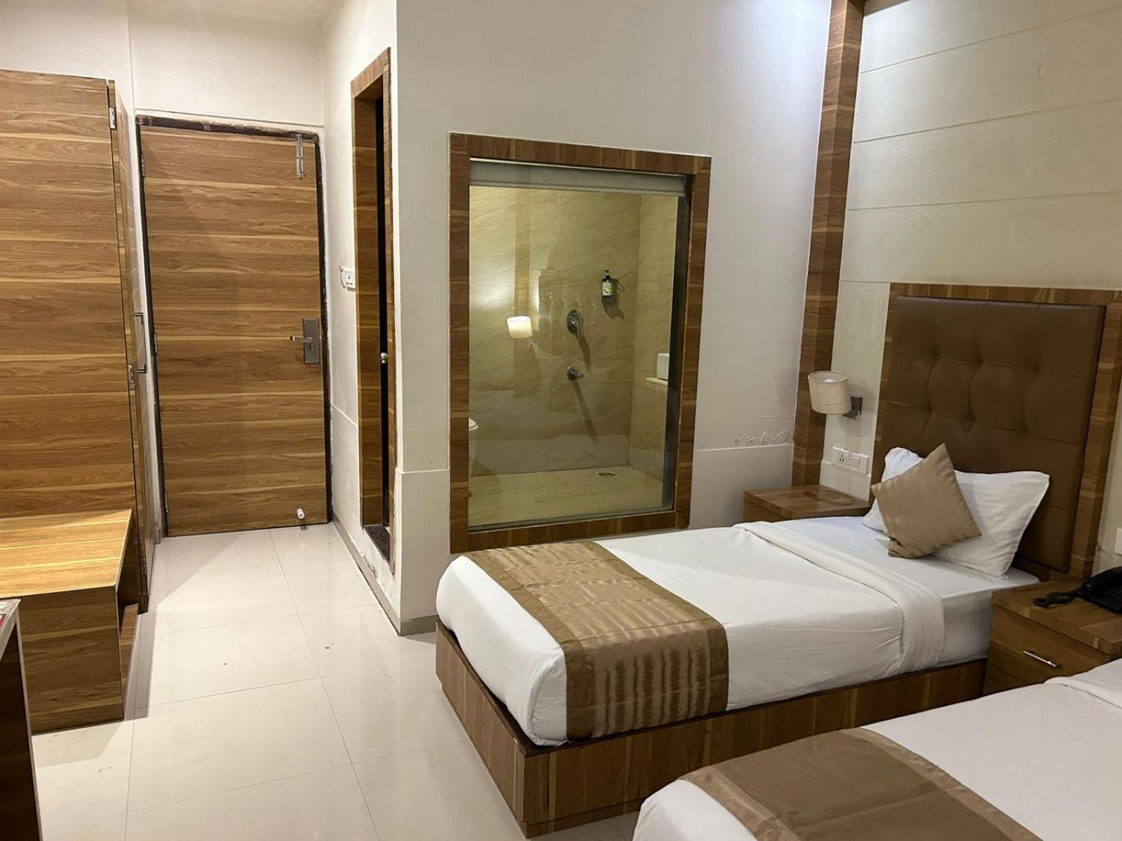 Hotel Bkc Mannat Мумбаи Экстерьер фото
