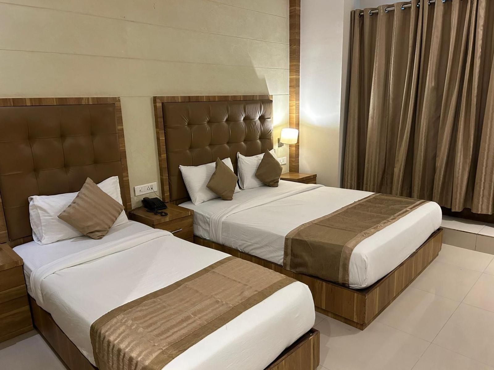 Hotel Bkc Mannat Мумбаи Экстерьер фото