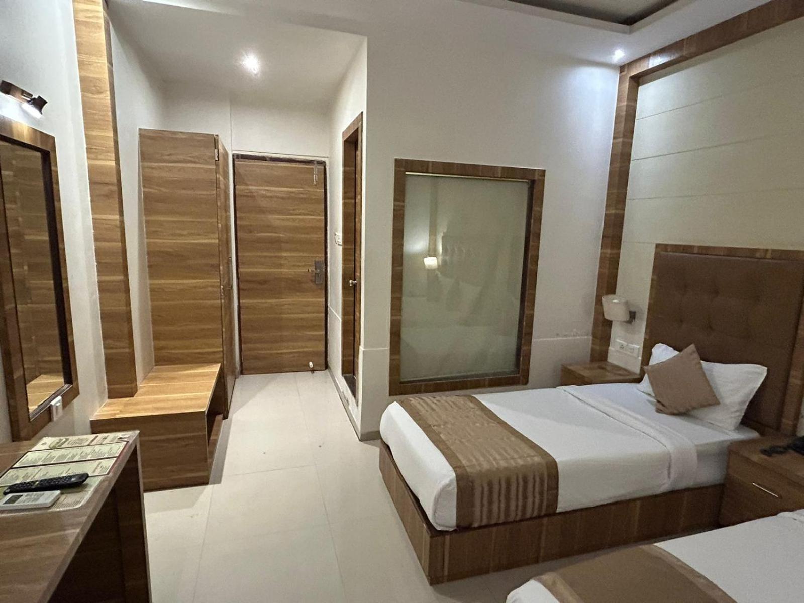 Hotel Bkc Mannat Мумбаи Экстерьер фото