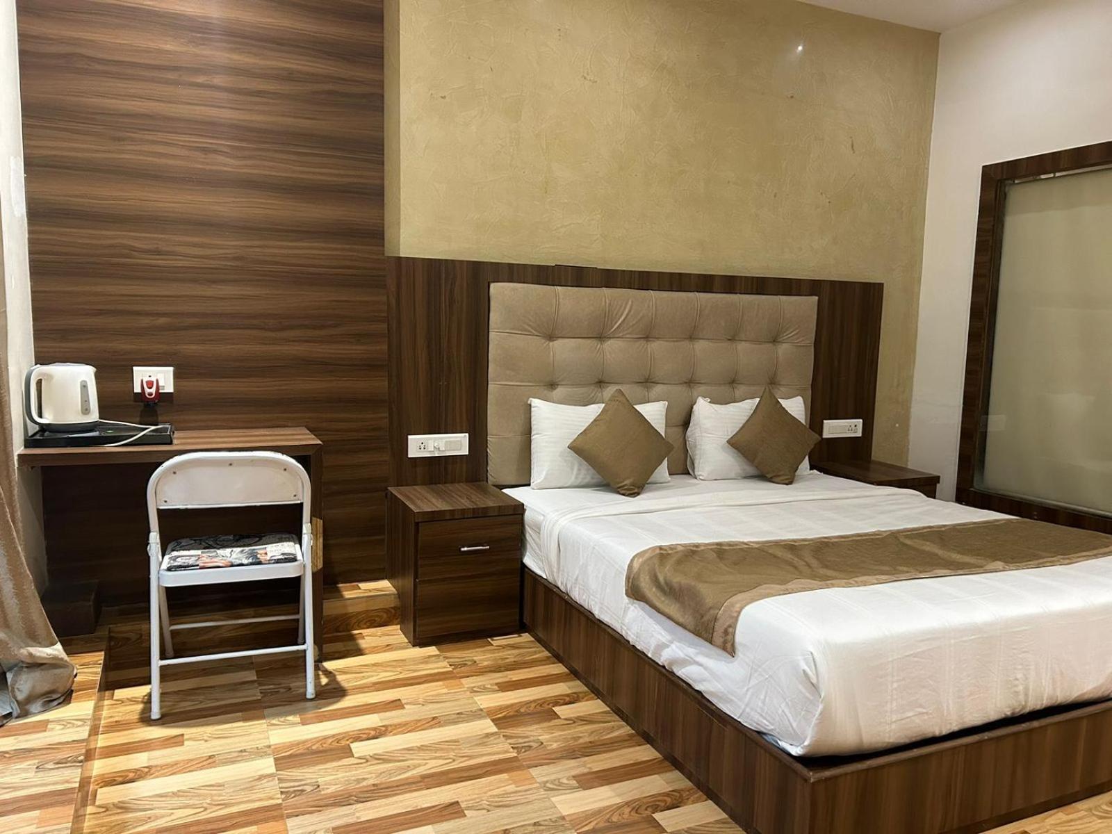 Hotel Bkc Mannat Мумбаи Экстерьер фото