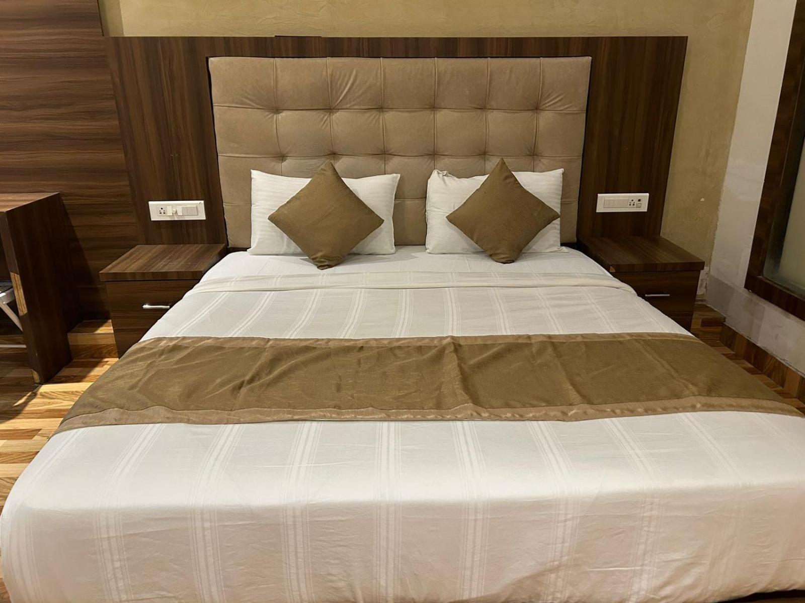 Hotel Bkc Mannat Мумбаи Экстерьер фото