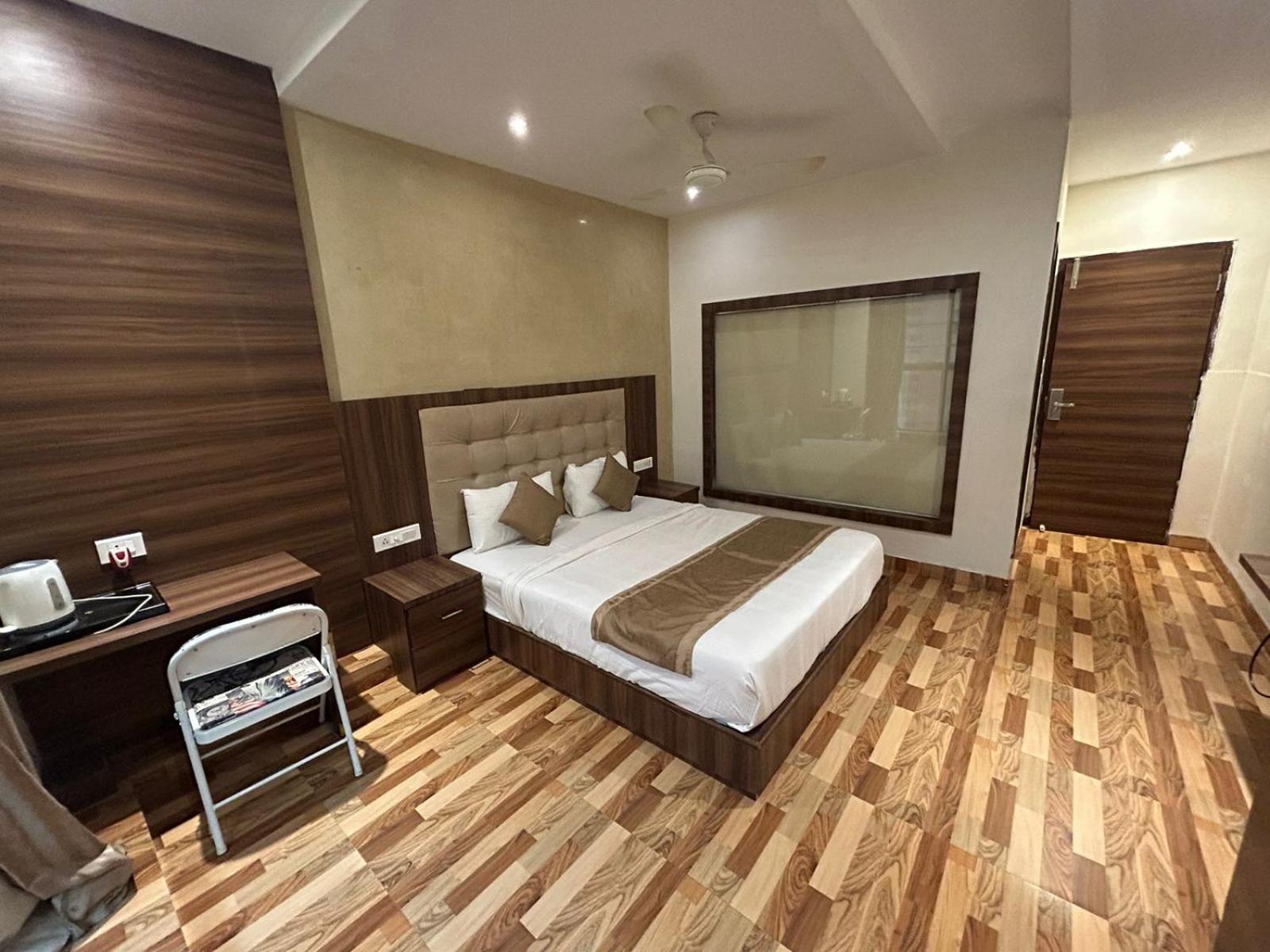 Hotel Bkc Mannat Мумбаи Экстерьер фото