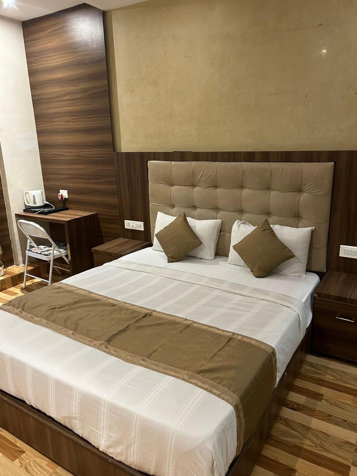 Hotel Bkc Mannat Мумбаи Экстерьер фото