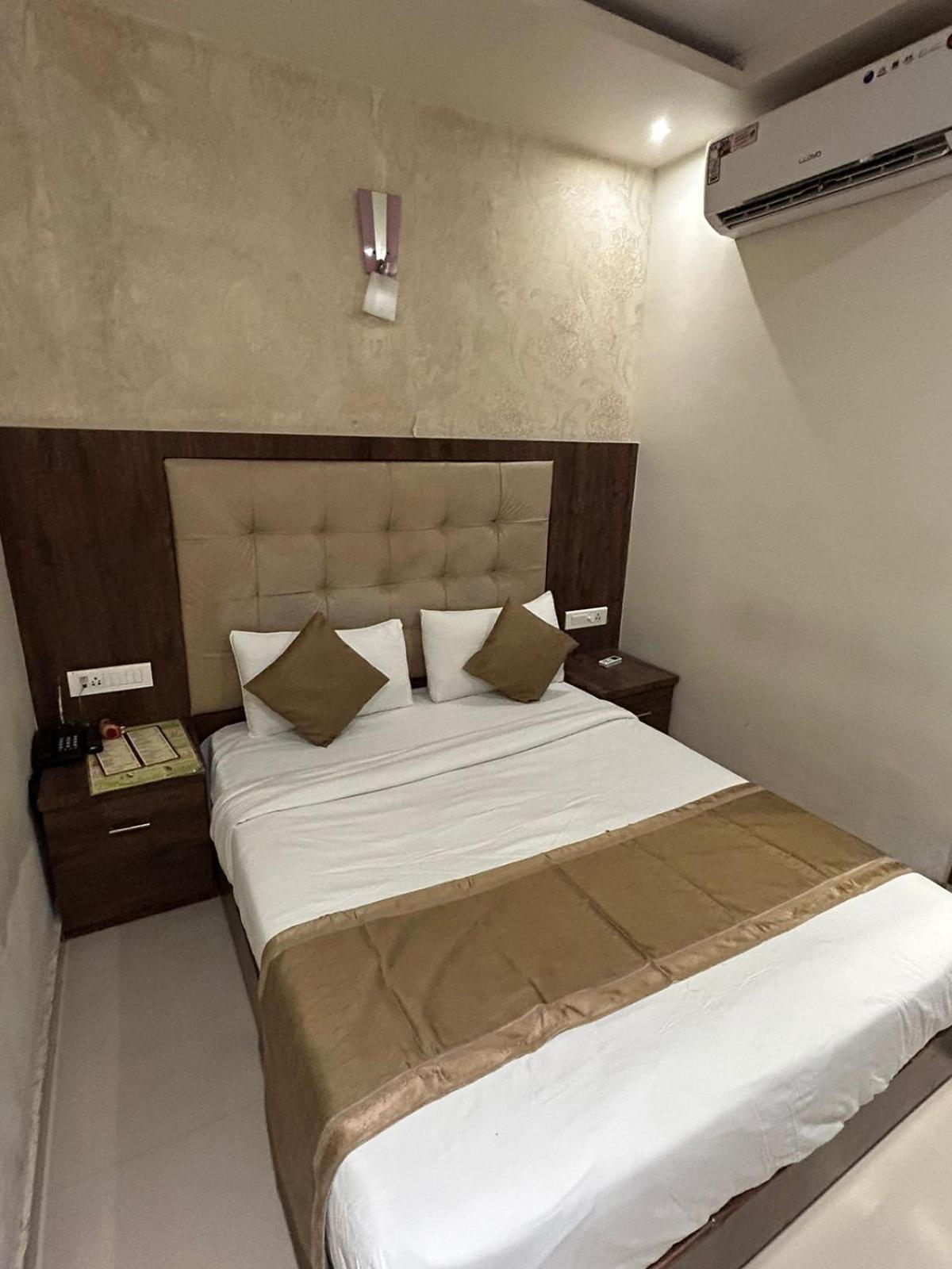 Hotel Bkc Mannat Мумбаи Экстерьер фото