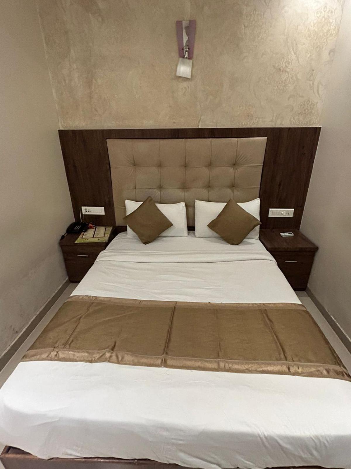 Hotel Bkc Mannat Мумбаи Экстерьер фото